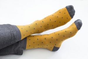 Geltonų pilkų kojinių komplektas vyrui